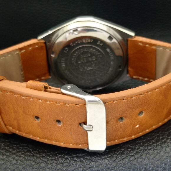 Vintage 1973 Orient Automatic Mens Silver Watch W/daydate & Gold accents - Picture 2 of 7